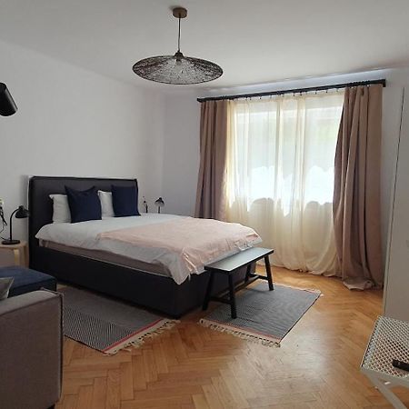 The Pines Serviced Apartments 브라쇼브 외부 사진