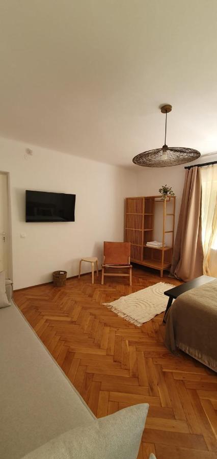The Pines Serviced Apartments 브라쇼브 외부 사진