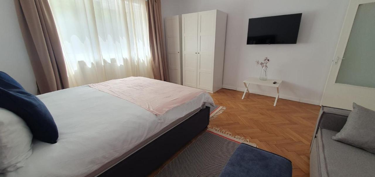 The Pines Serviced Apartments 브라쇼브 외부 사진