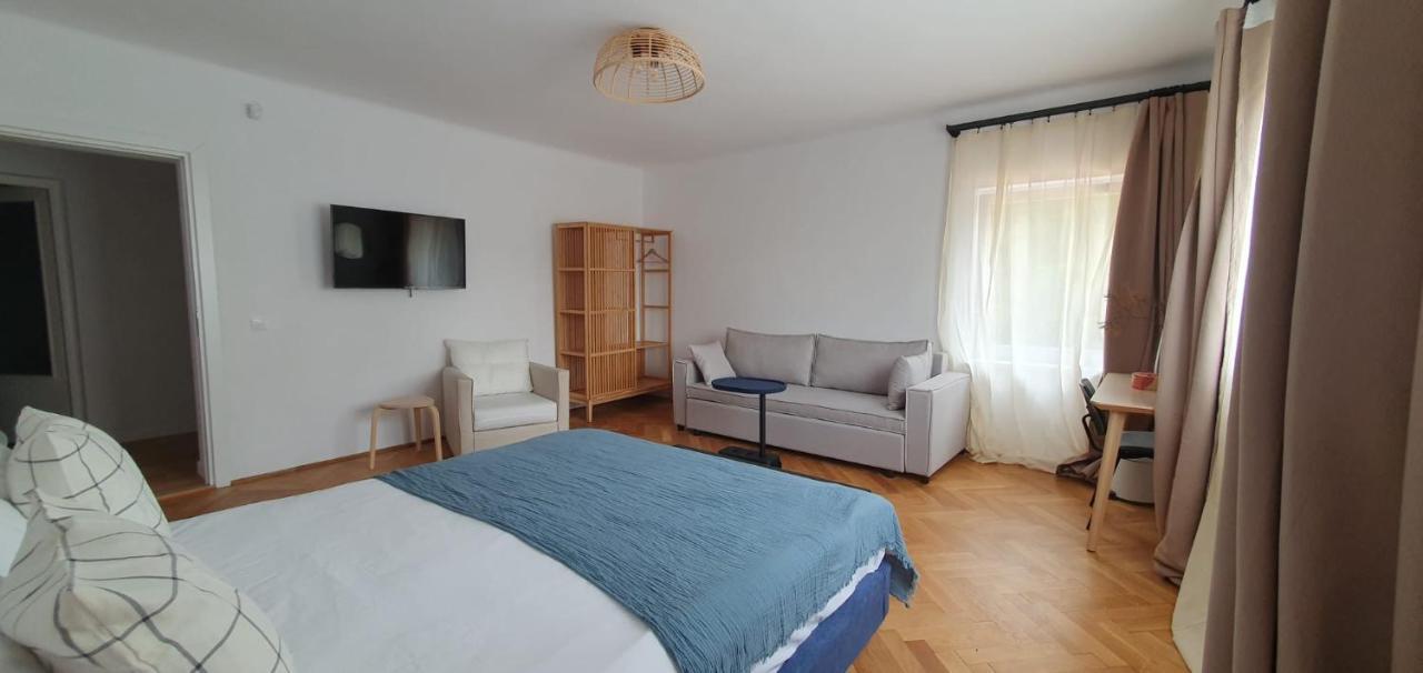 The Pines Serviced Apartments 브라쇼브 외부 사진