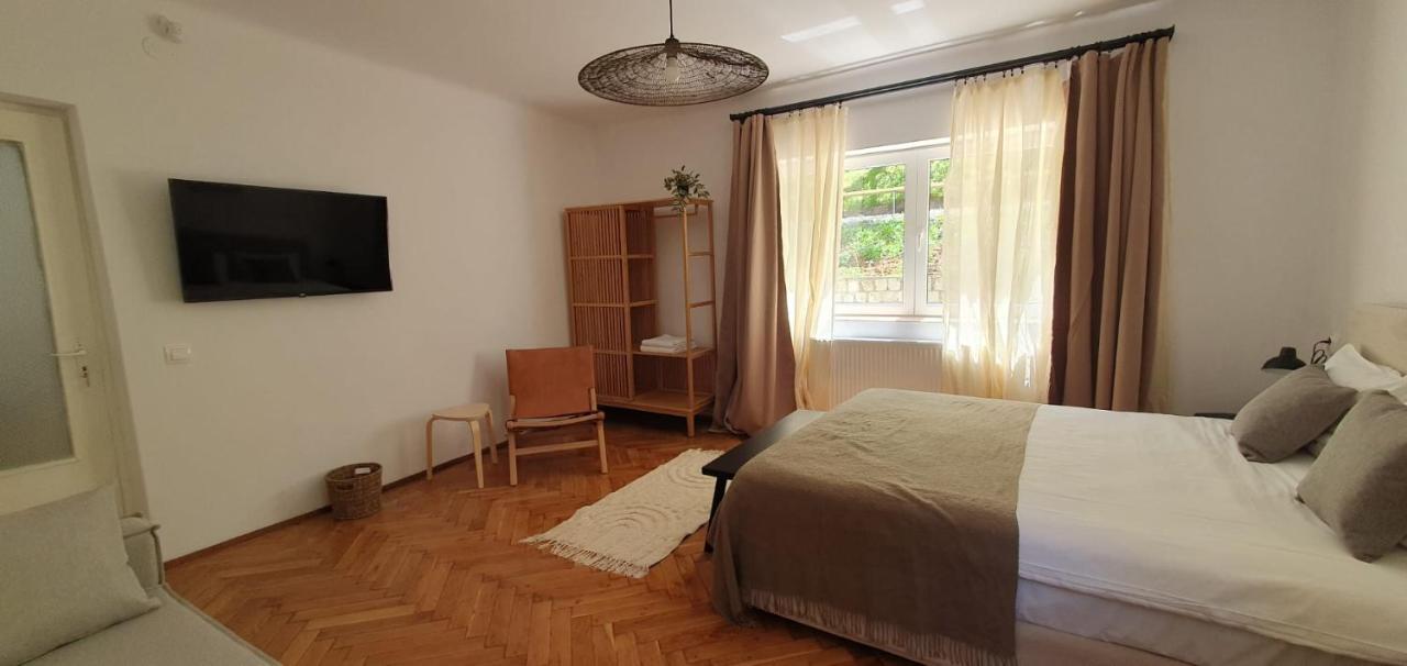 The Pines Serviced Apartments 브라쇼브 외부 사진