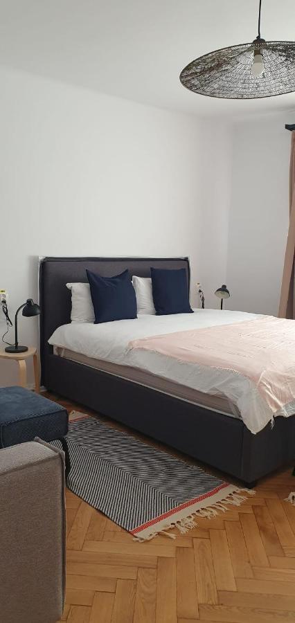 The Pines Serviced Apartments 브라쇼브 외부 사진