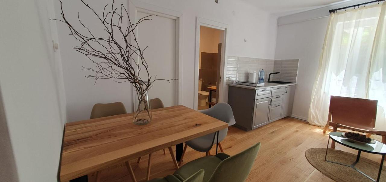 The Pines Serviced Apartments 브라쇼브 외부 사진