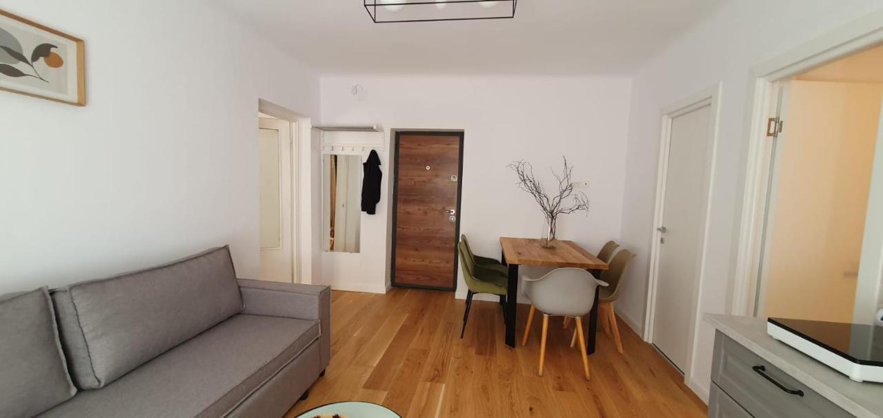 The Pines Serviced Apartments 브라쇼브 외부 사진