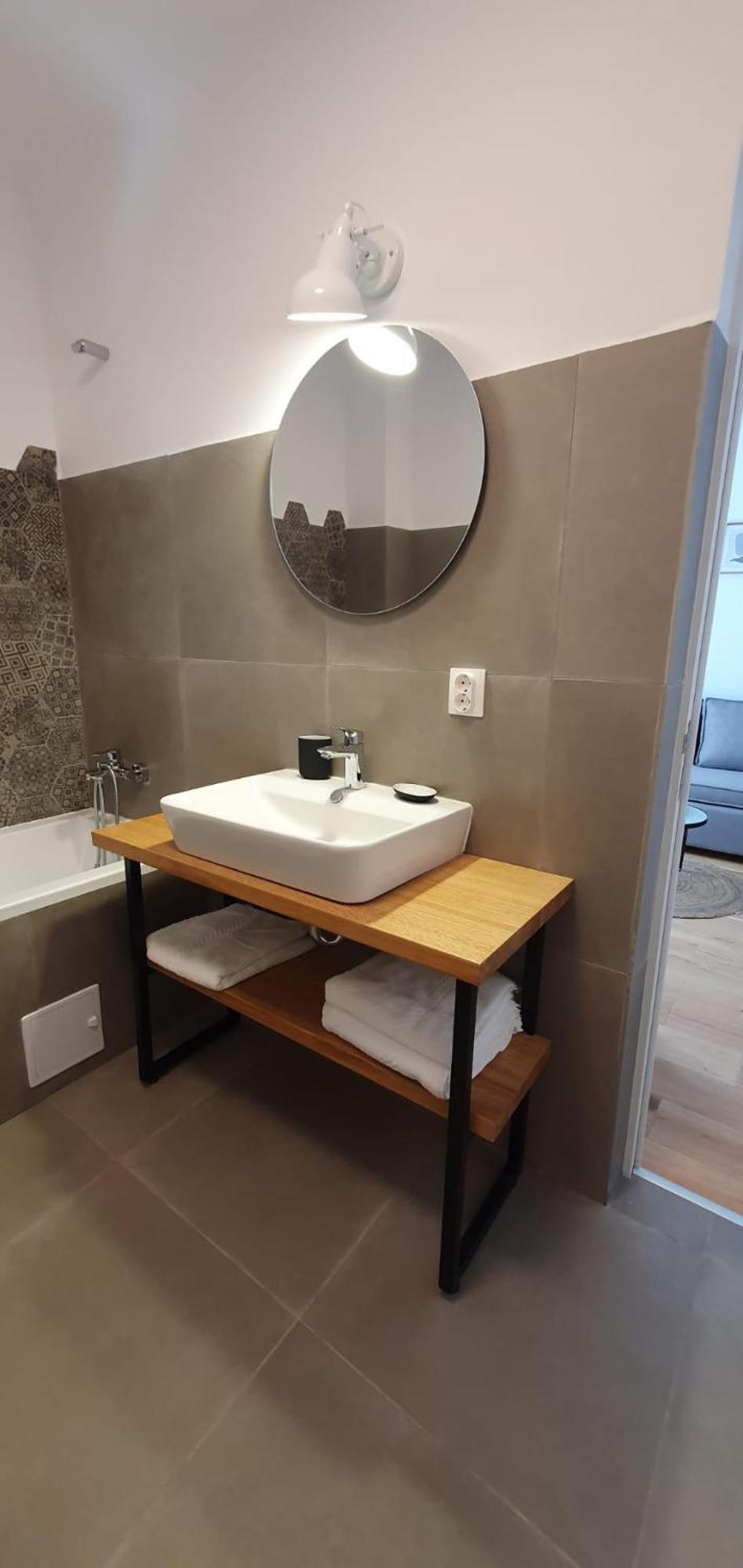 The Pines Serviced Apartments 브라쇼브 외부 사진